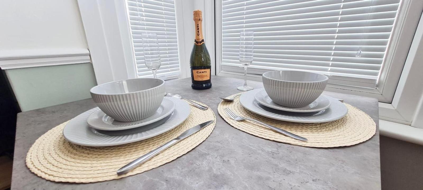 Westcliff-On-Sea Modern 2 Bedroom Apartment - Free Parking Southend-on-Sea Exterior foto