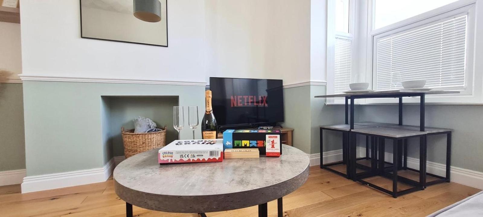 Westcliff-On-Sea Modern 2 Bedroom Apartment - Free Parking Southend-on-Sea Exterior foto
