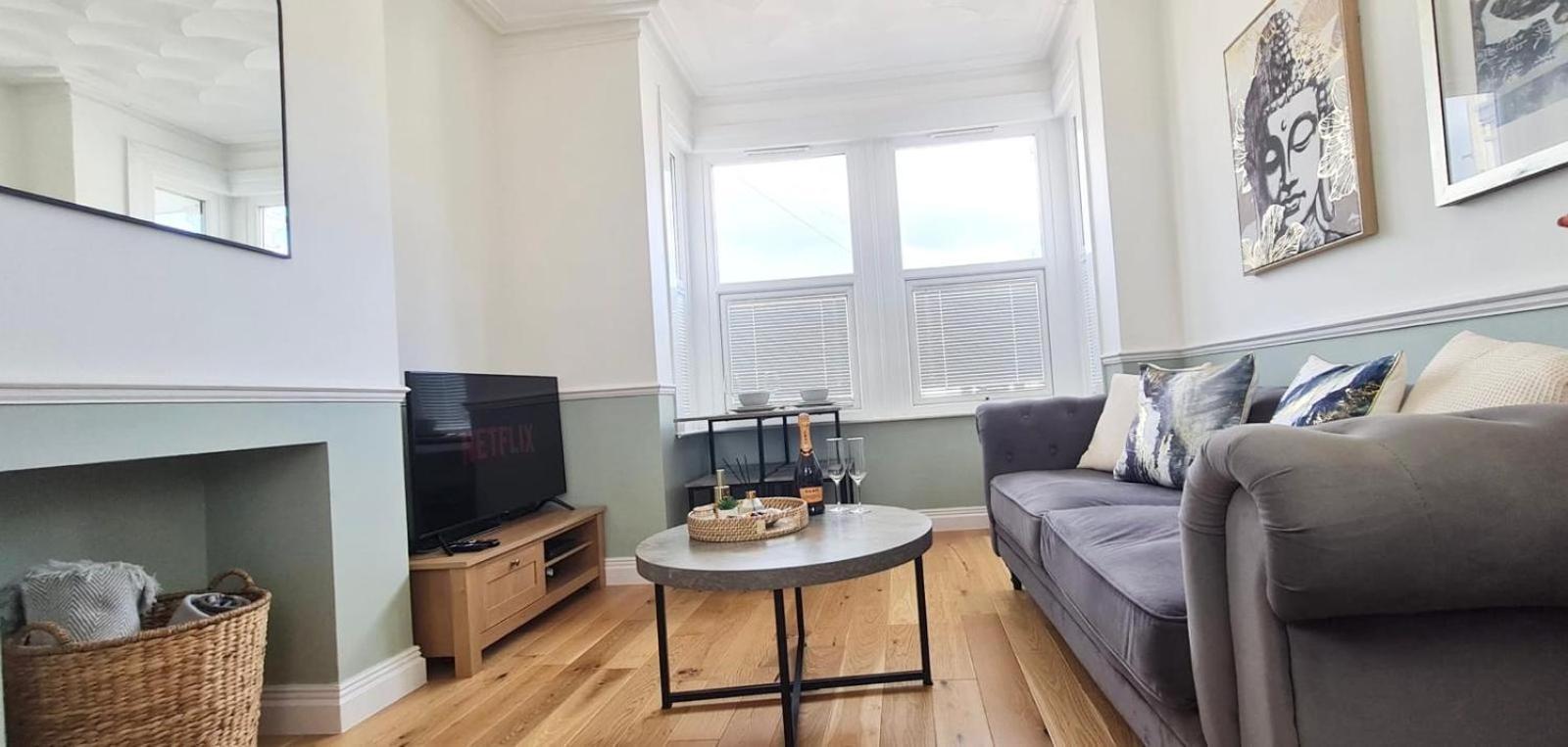 Westcliff-On-Sea Modern 2 Bedroom Apartment - Free Parking Southend-on-Sea Exterior foto