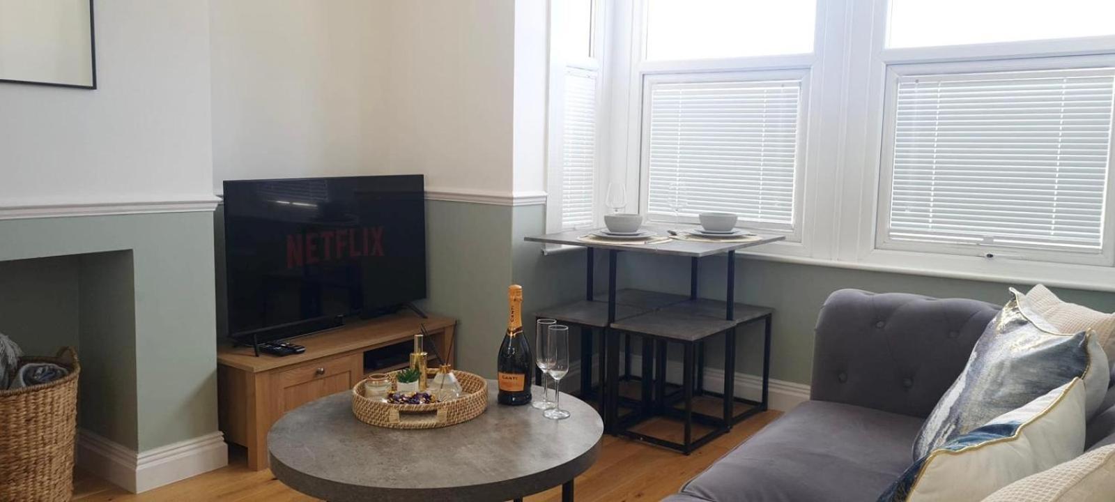 Westcliff-On-Sea Modern 2 Bedroom Apartment - Free Parking Southend-on-Sea Exterior foto